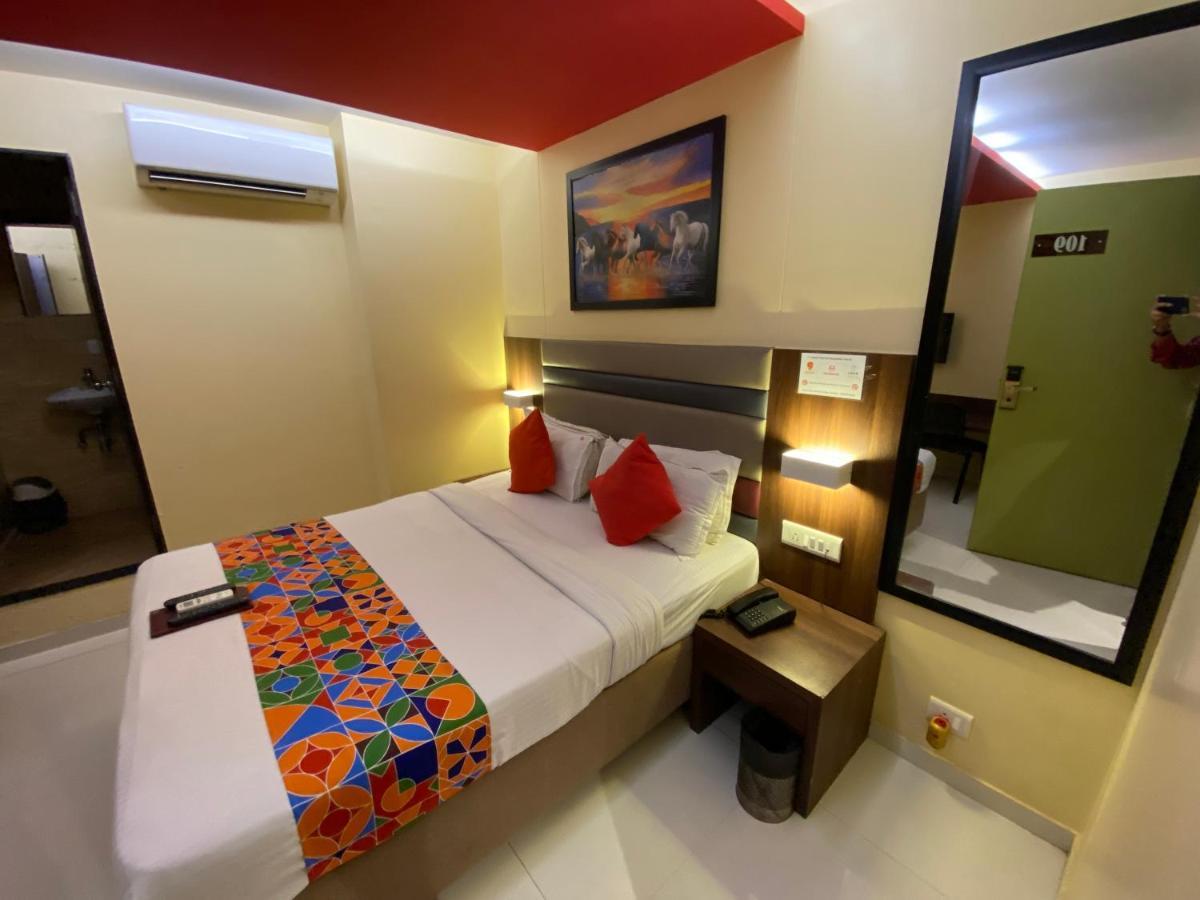 Hotel Regal International - Near Mumbai International Airport Andheri East Екстериор снимка
