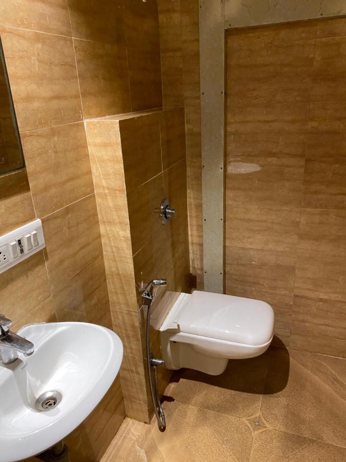 Hotel Regal International - Near Mumbai International Airport Andheri East Екстериор снимка