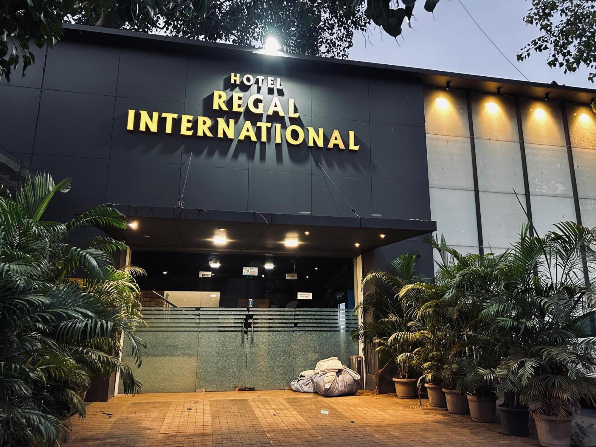 Hotel Regal International - Near Mumbai International Airport Andheri East Екстериор снимка